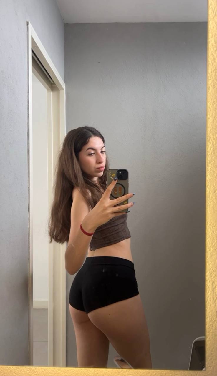 Amber in her underwear in Amravati