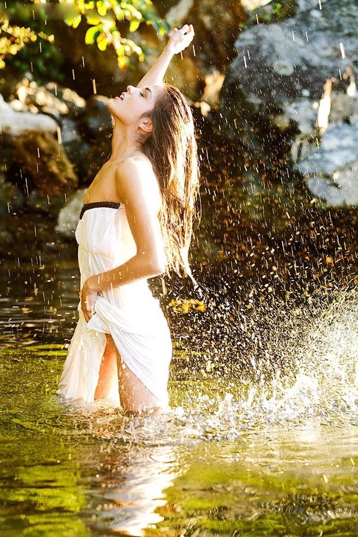 Marie Avgeropoulos in Amravati