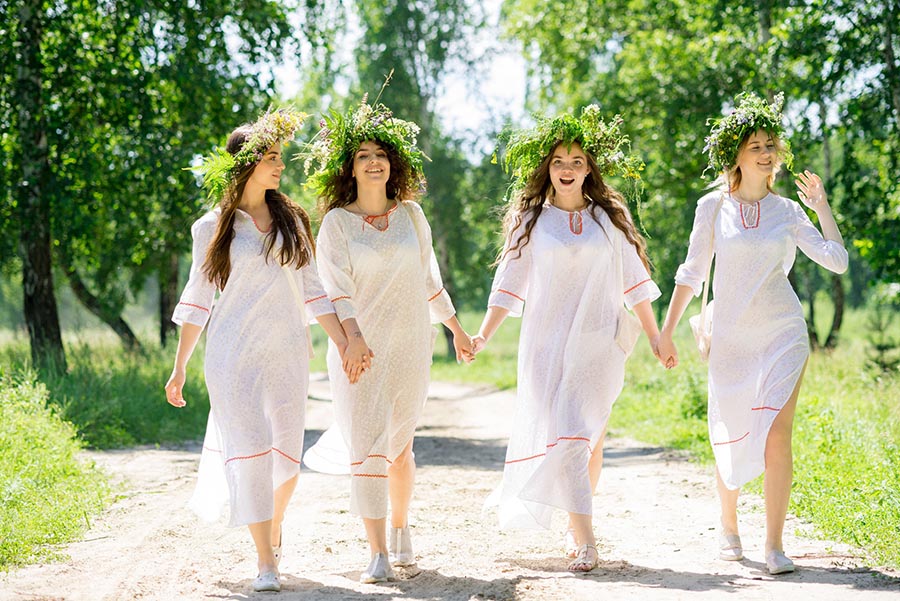 Slavic girls in Amravati