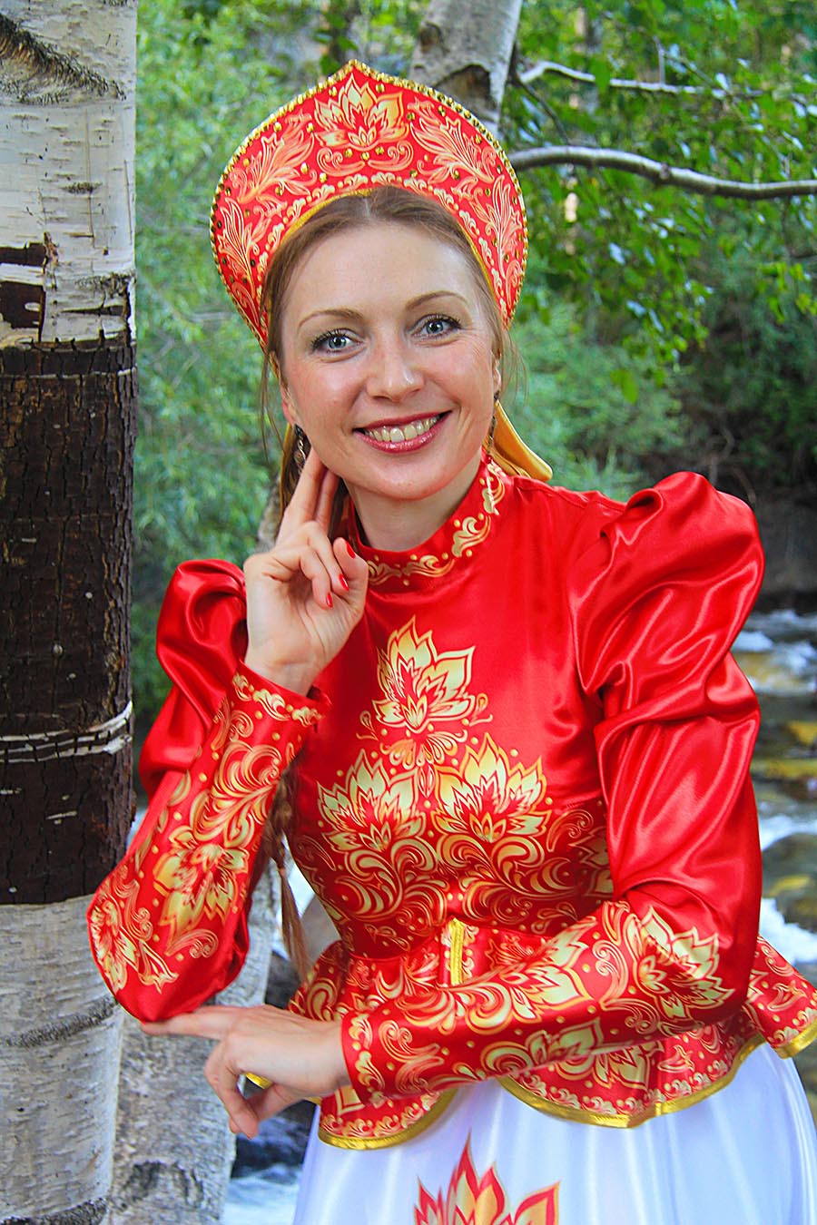 Women in Slavic costumes in Amravati