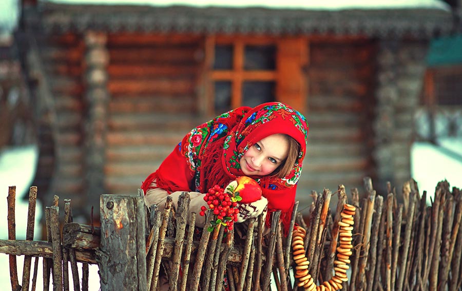 Sexy girl Women in Slavic costumes in Amravati