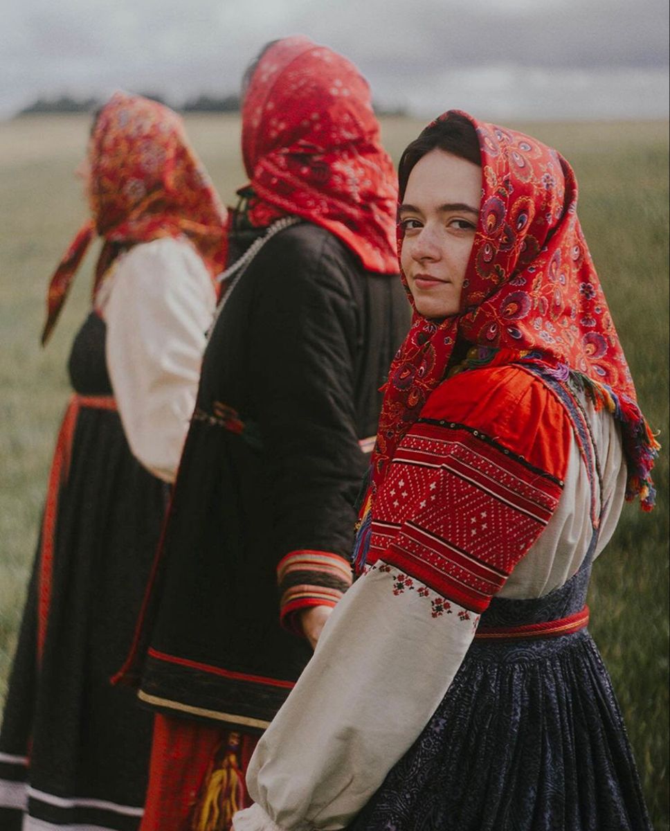 Women in Slavic costumes in Amravati