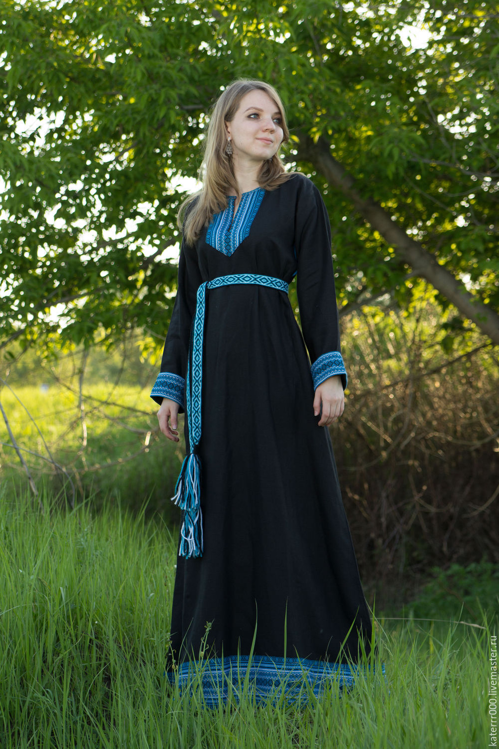 Women in Slavic costumes in Amravati