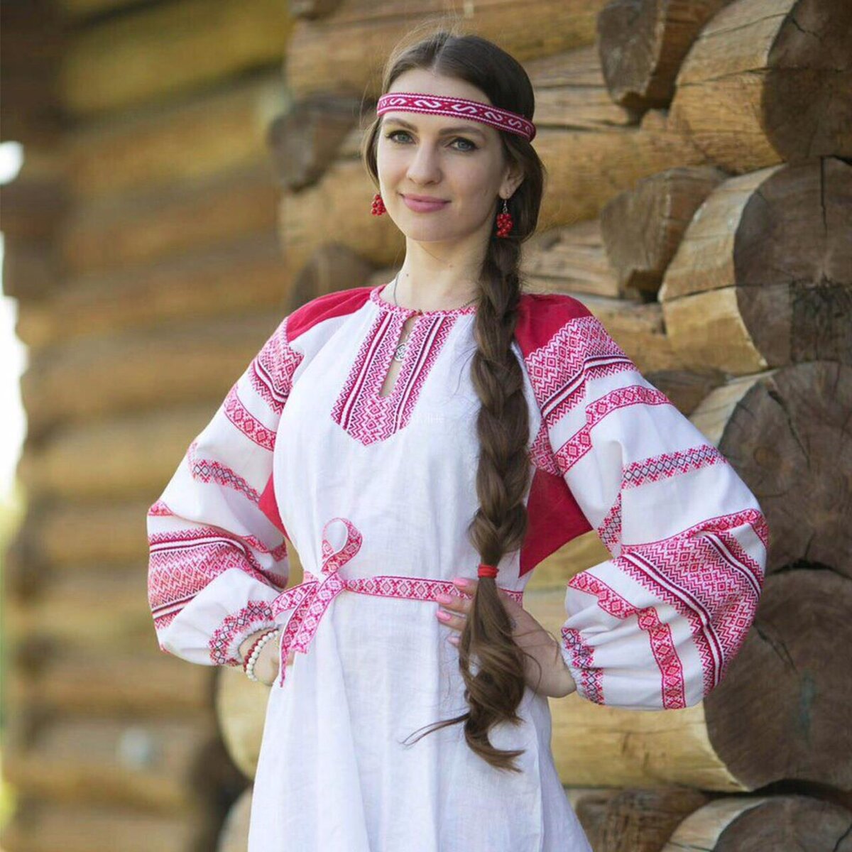 Girls in Slavic costumes in Amravati