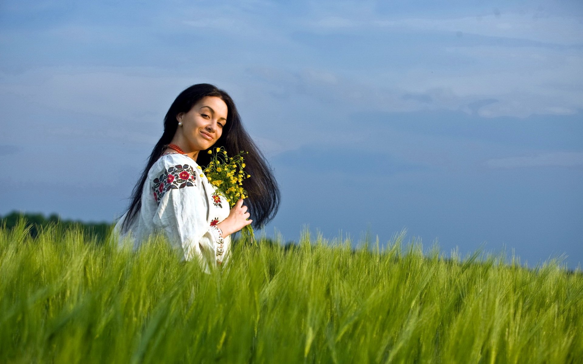 Girls in Slavic costumes in Amravati
