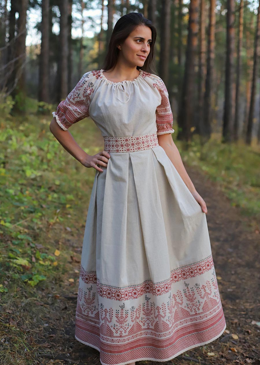 Girls in Slavic costumes in Amravati