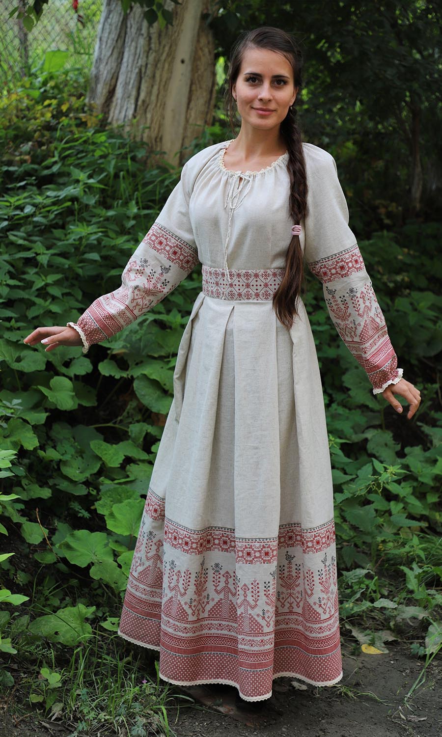 Girls in Slavic costumes in Amravati