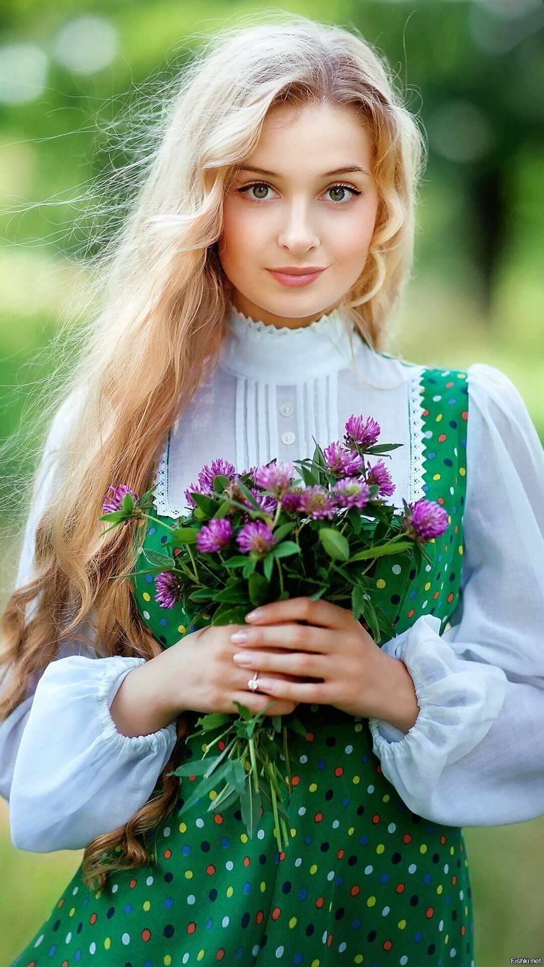 Girls in Slavic costumes in Amravati