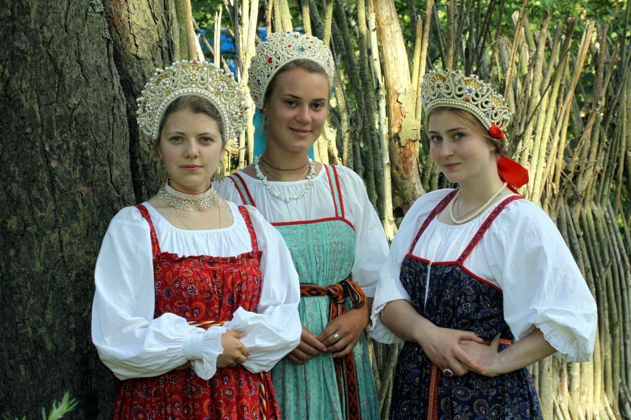 Sexy model Girls in Slavic costumes in Amravati