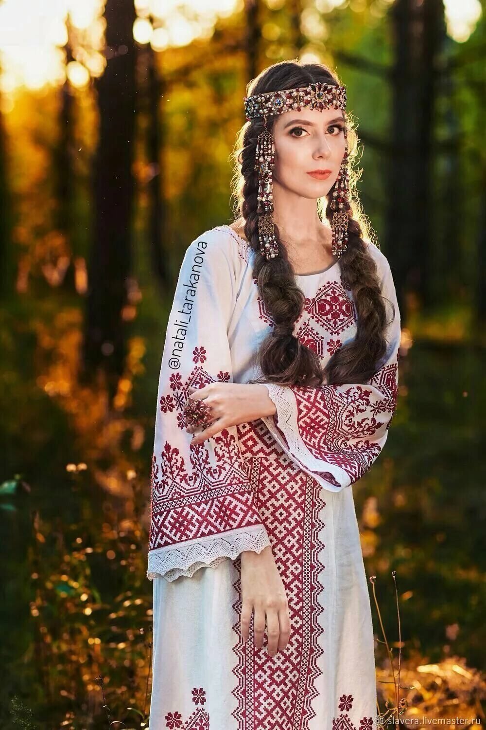 Girls in Slavic costumes in Amravati