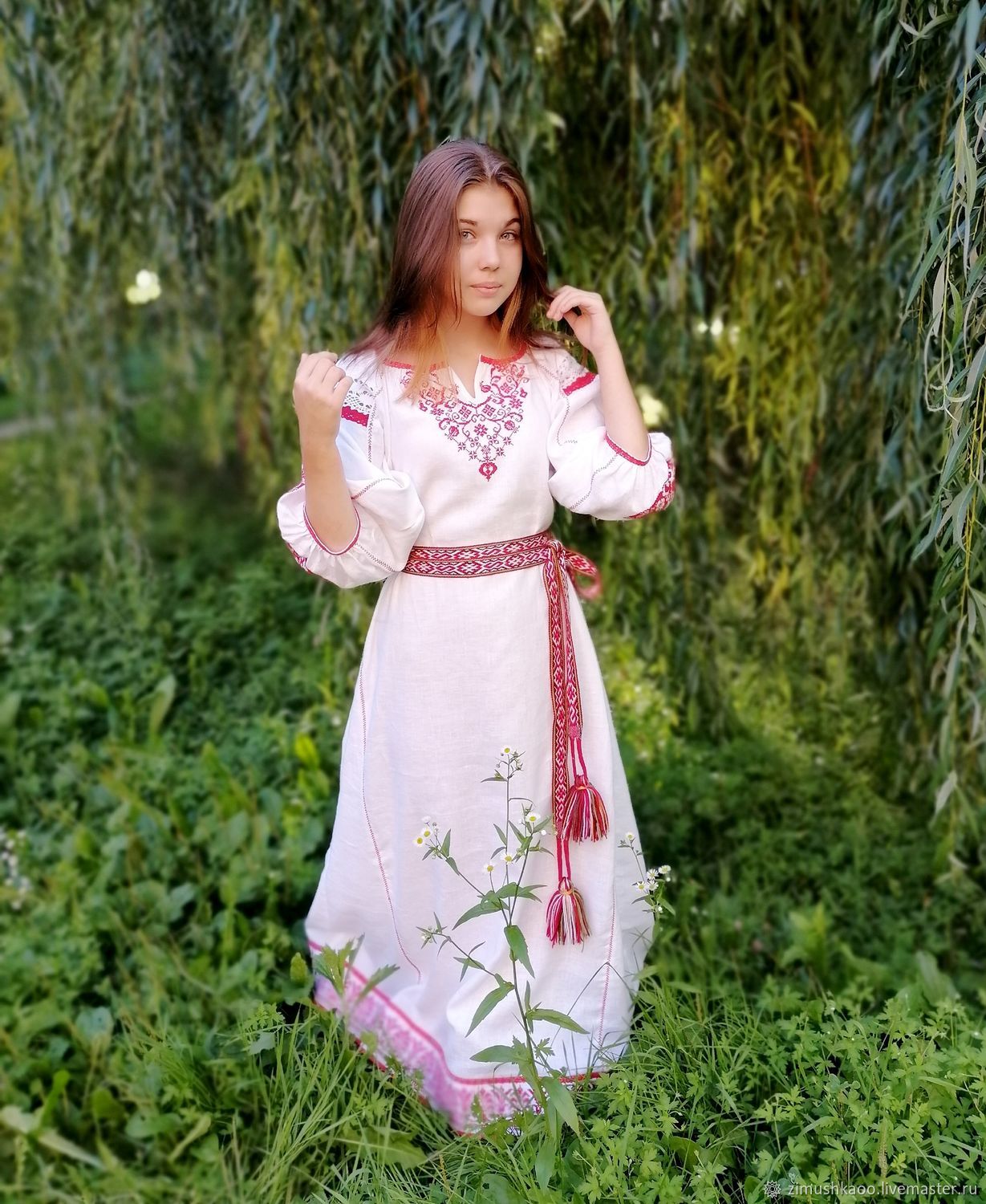 Girl Girls in Slavic costumes in Amravati