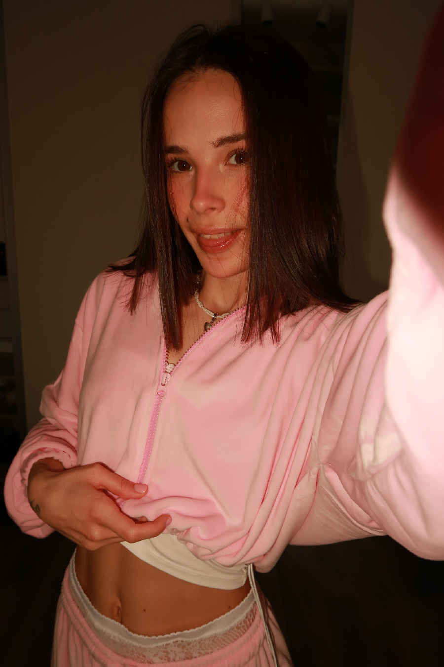 Tina brings the glow — live moments in Amravati